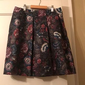 Beautiful design skirt perfect for a formal event or a night out in the city